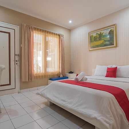 Reddoorz Near Setrasari Mall 2 Бандунг Экстерьер фото