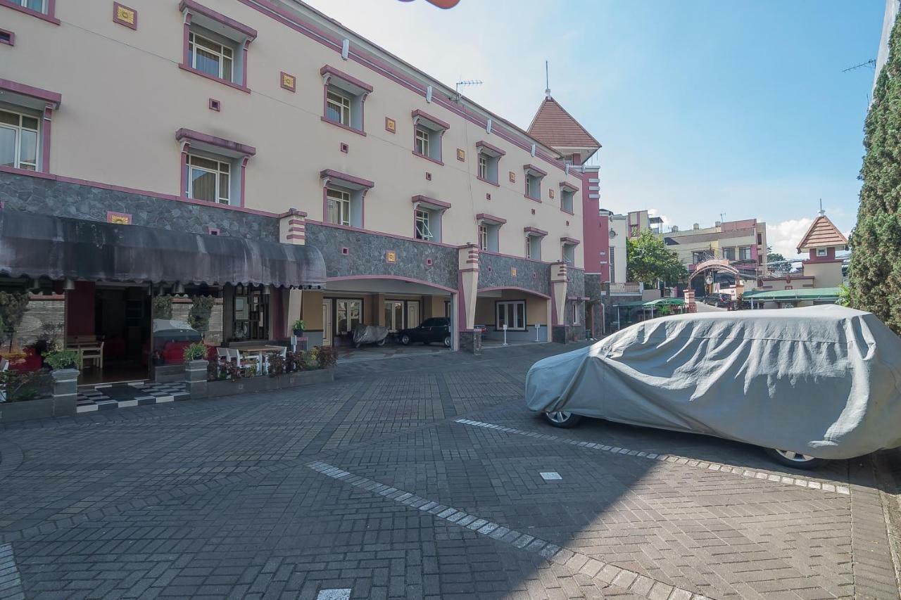 Reddoorz Near Setrasari Mall 2 Бандунг Экстерьер фото
