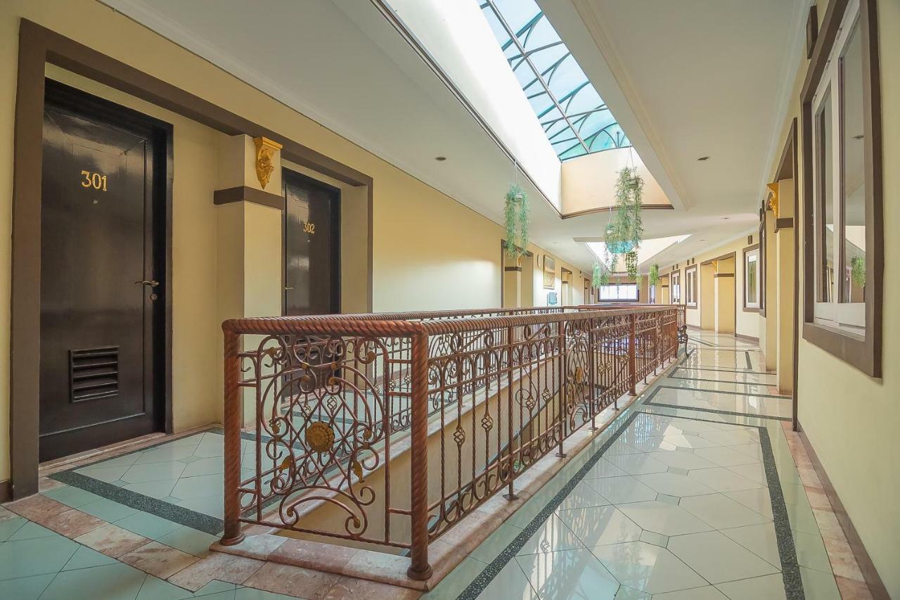Reddoorz Near Setrasari Mall 2 Бандунг Экстерьер фото