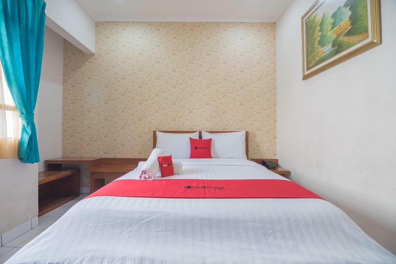 Reddoorz Near Setrasari Mall 2 Бандунг Экстерьер фото