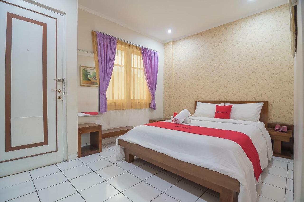 Reddoorz Near Setrasari Mall 2 Бандунг Экстерьер фото